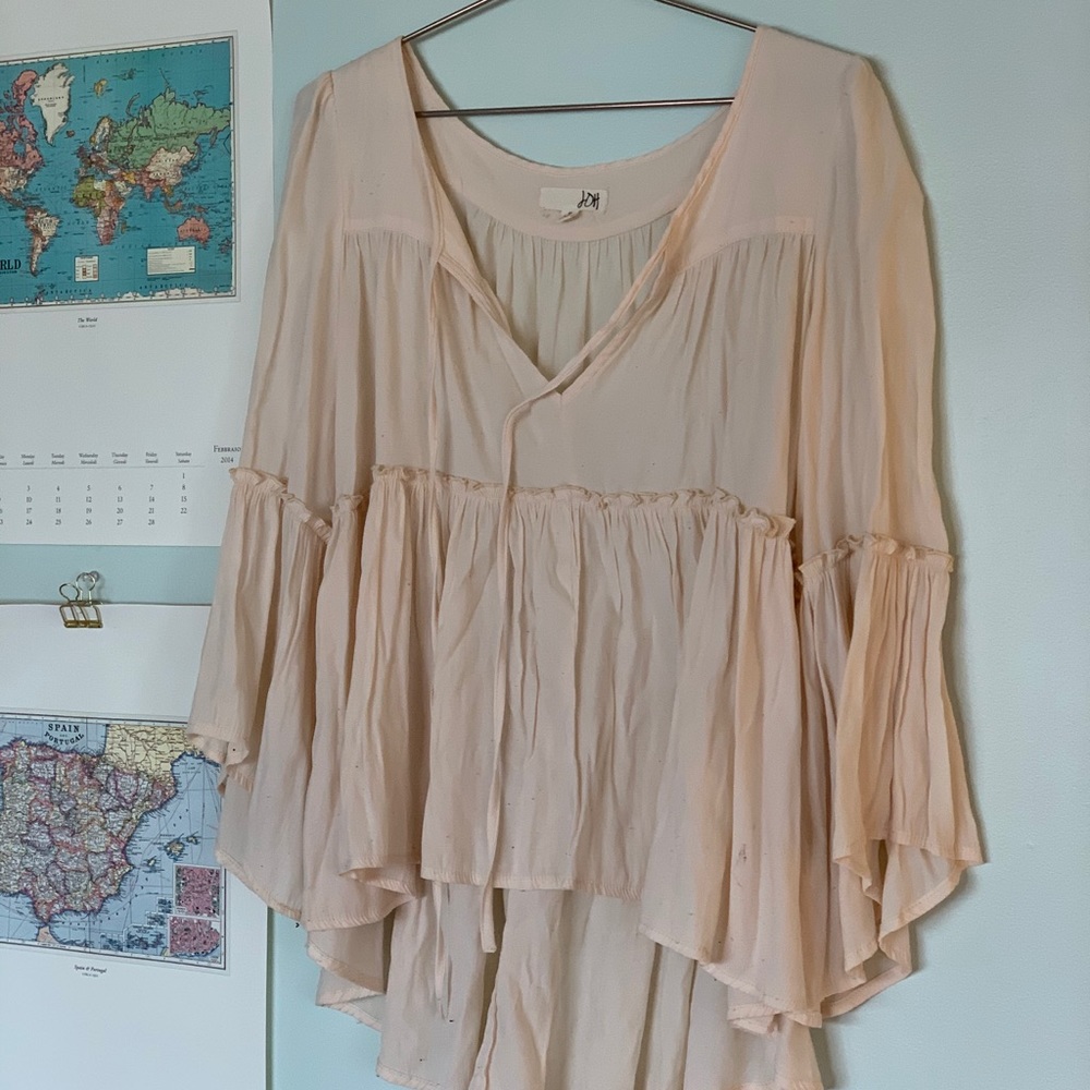 Beachy long sleeve. Ties and unties in the front